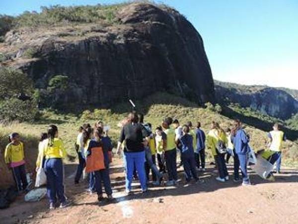 Visita na Pedra do Orat&oacute;rio com os alunos da Escola Municipal Expedito Pereira Lima.